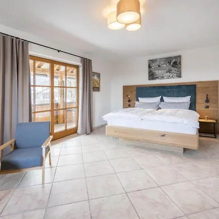 12 Mit 4 Schlafzimmern In Γκάρμις-Παρτενκίρχεν