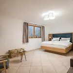 12 Mit 4 Schlafzimmern In